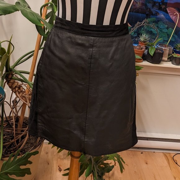 Leather mini skirt with suede trim - Picture 8 of 9